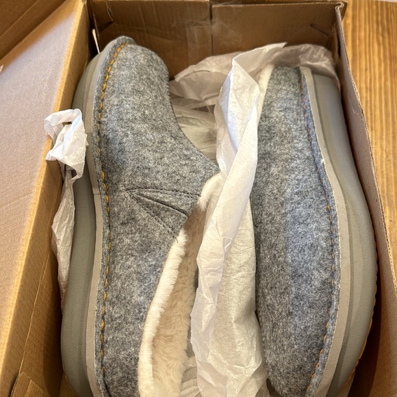 Cloud Steppers Clogs - Picture 8 of 12